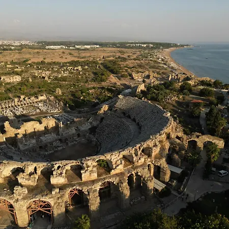 Castival Resort Side